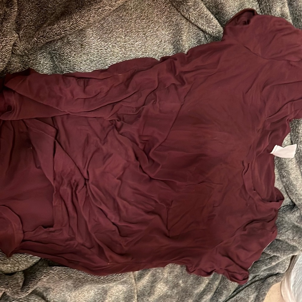 No boundaries burgundy short sleeve